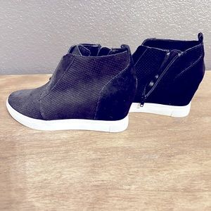Steve Madden Wedge sneaker size 8